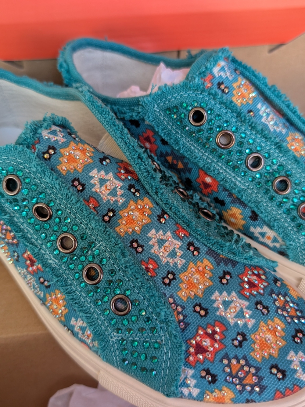 Montana West Teal Slip-On Sneakers with Multicolor Embroidered Pattern